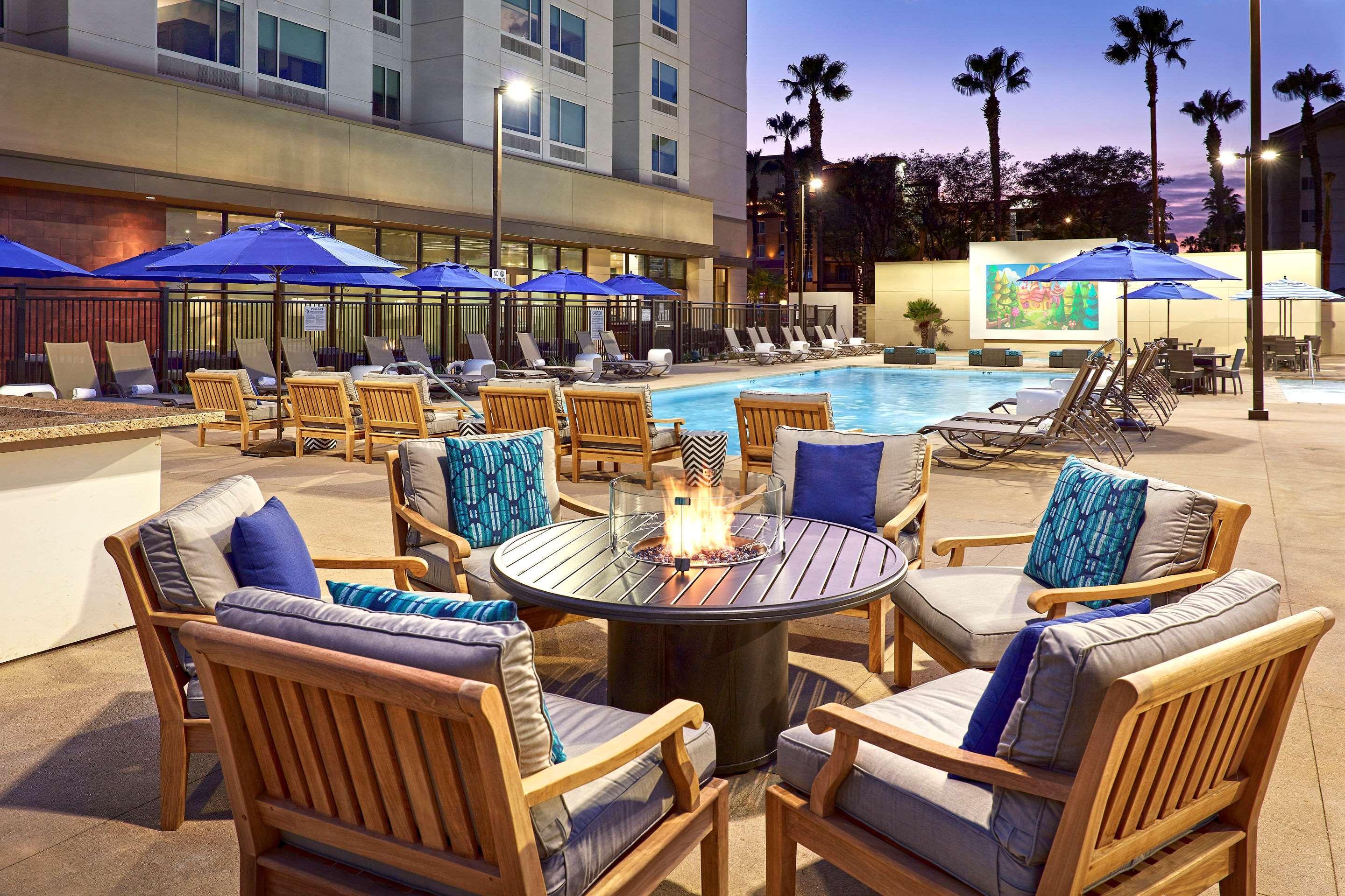 Cambria Hotel & Suites Anaheim Resort Area Exterior foto