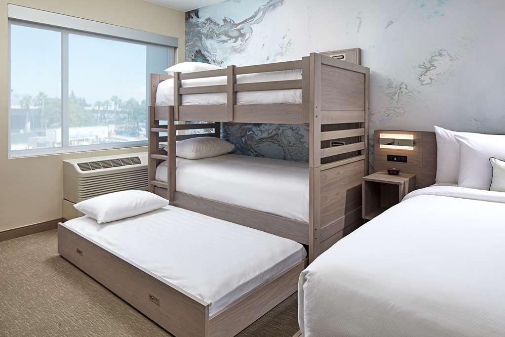 Cambria Hotel & Suites Anaheim Resort Area Quarto foto