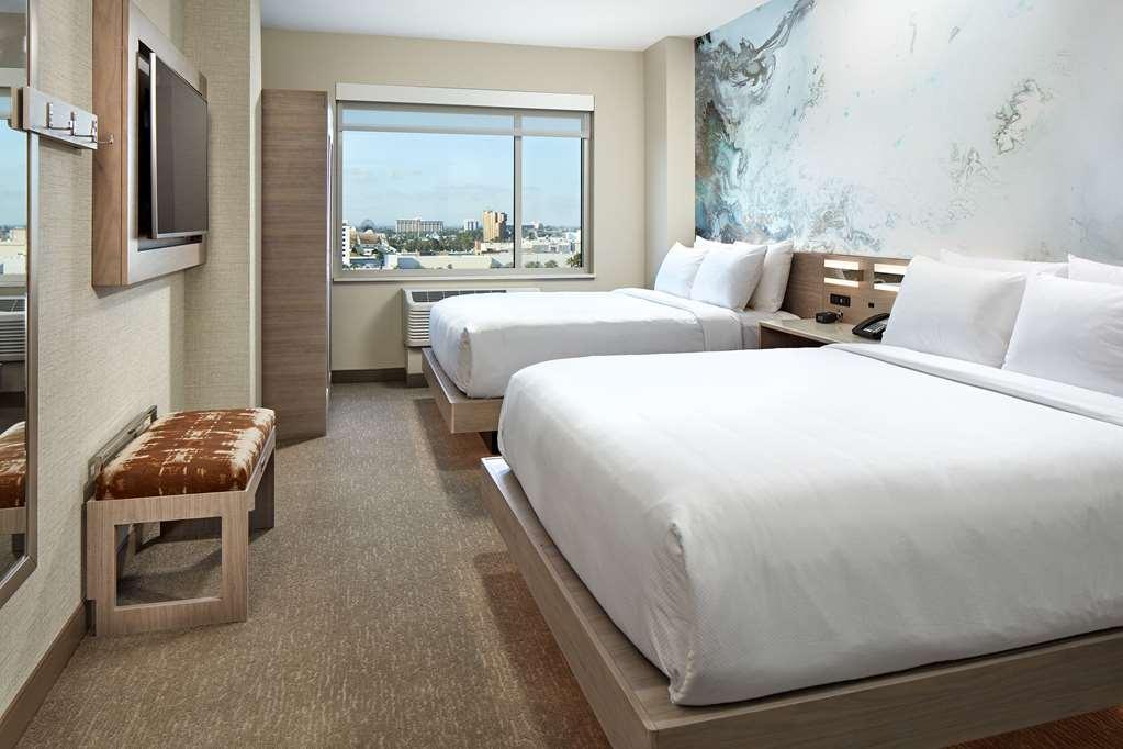 Cambria Hotel & Suites Anaheim Resort Area Quarto foto